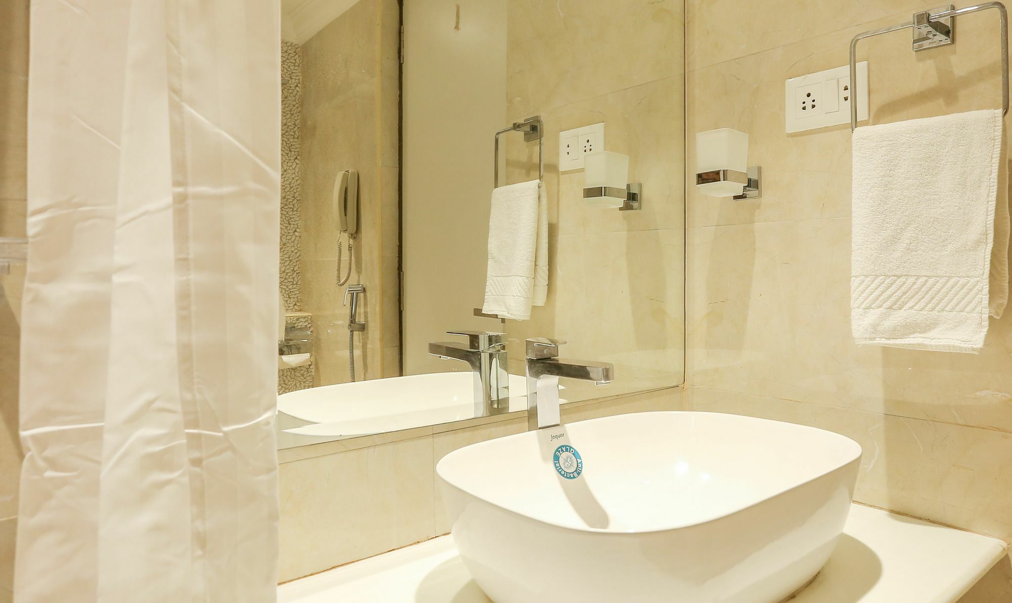 Treebo Trend Wood Bridge Hotel Hyderabad Bagian luar foto