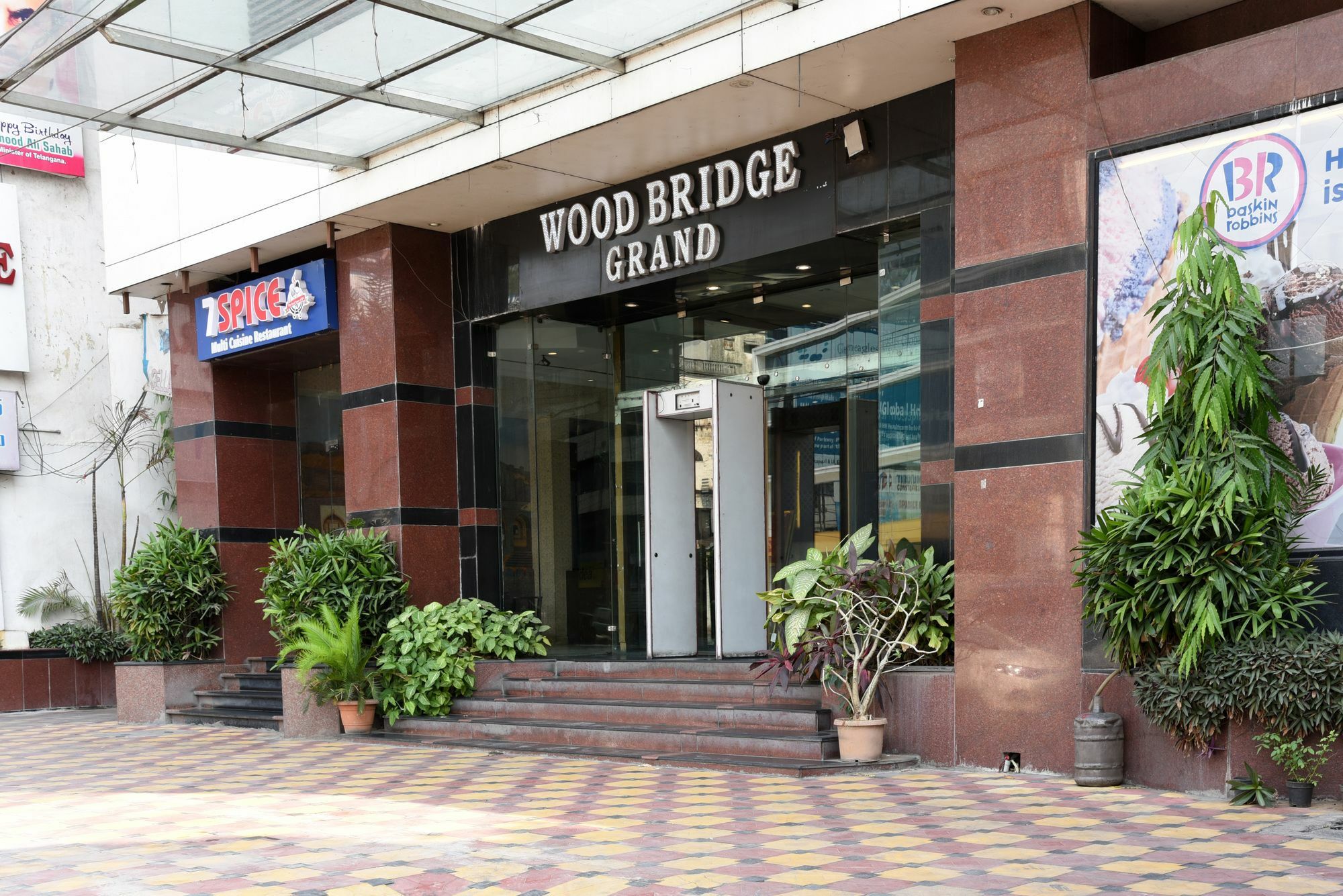 Treebo Trend Wood Bridge Hotel Hyderabad Bagian luar foto